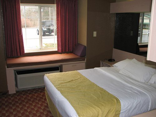 Quality Inn Suites Maggie Valley Cherokee Area — Guest room
