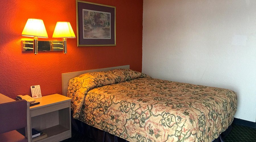Quality Inn Suites Moline Quad Cities — Guest room