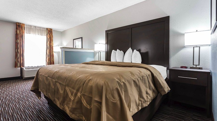 Quality Inn Suites Mooresville Lake Norman — Guest room
