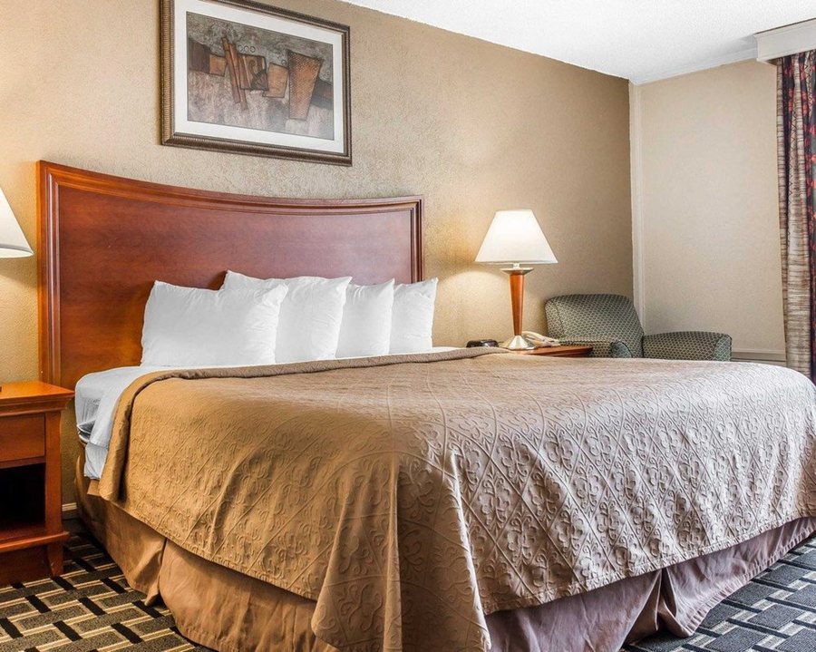 Quality Inn Suites Myrtle Beach Near Outlets — Guest room