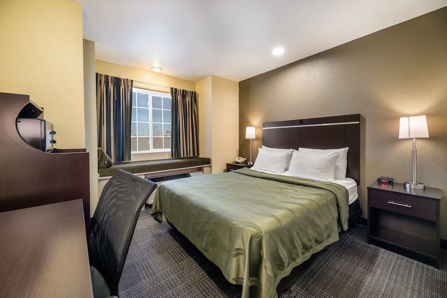 Quality Inn Suites near NAS Fallon — Guest room