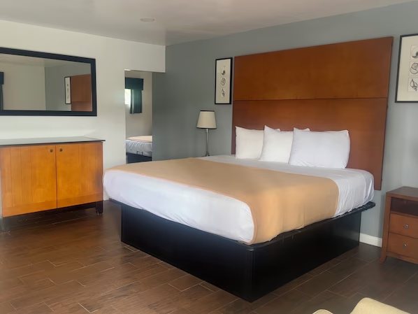 Quality Inn Suites Oceanside Near Camp Pendleton — Guest room