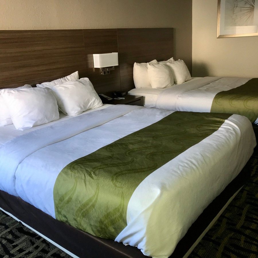 Quality Inn Suites Omaha Chalco — Guest room