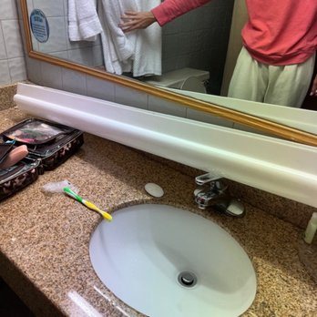 Quality Inn Suites Palm Island Indoor Waterpark — Bathroom