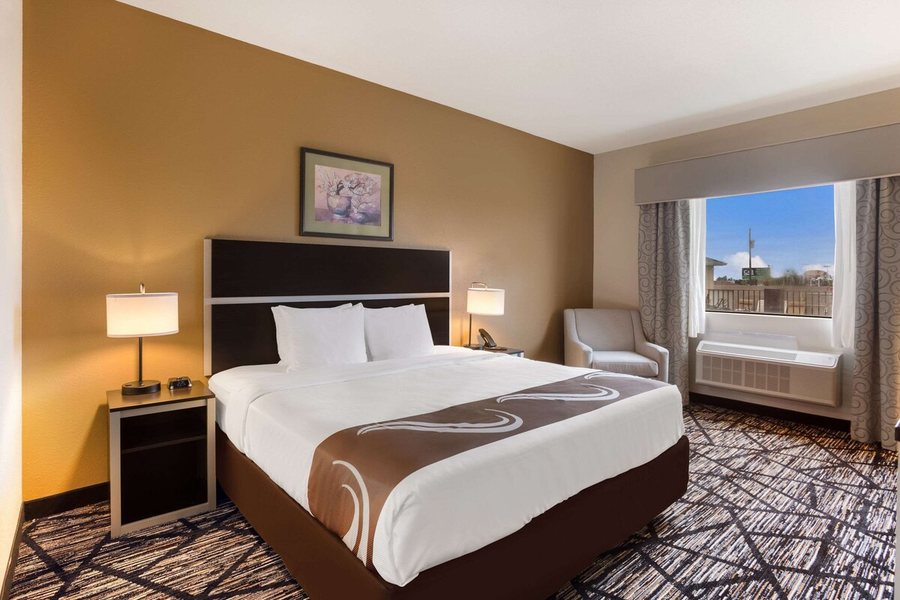Quality Inn Suites Pearl Jackson — Guest room