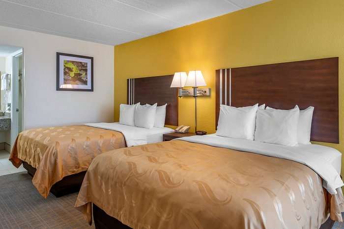 Quality Inn Suites Riverfront — Guest room