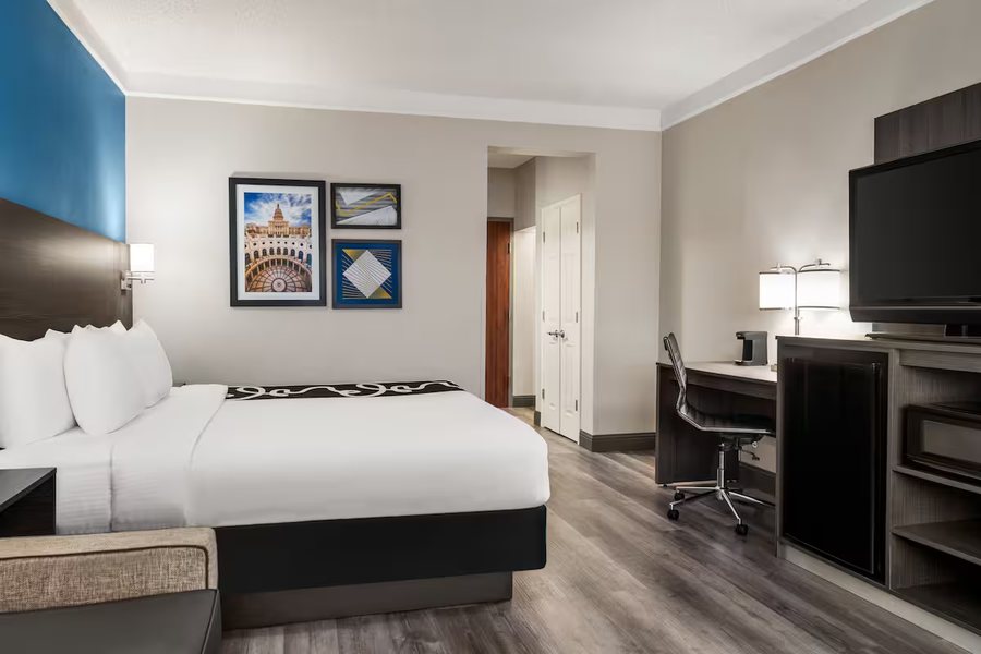 Quality Inn Suites Round Rock — Guest room