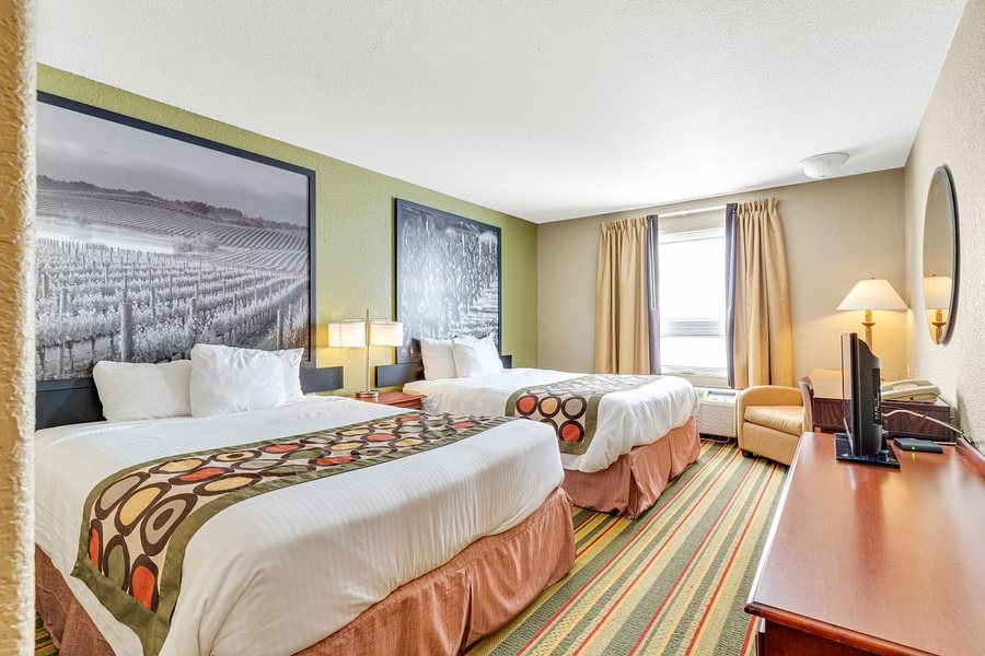 Quality Inn Suites — Guest room