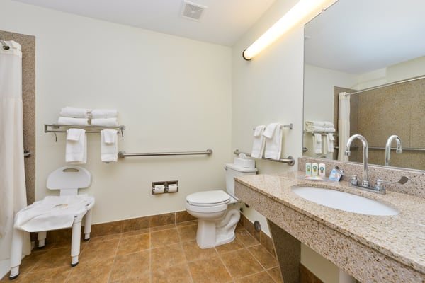 Quality Inn Suites South — Bathroom