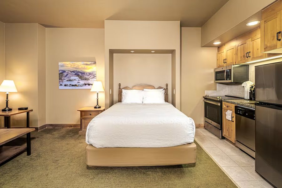 Quality Inn Suites — Guest room