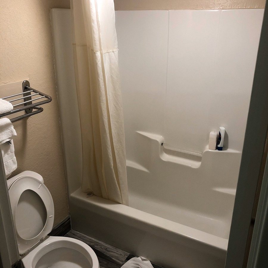 Quality Inn Suites University Airport — Bathroom