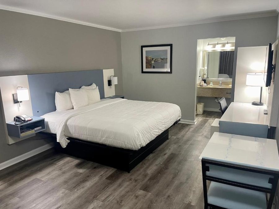 Quality Inn — Guest room