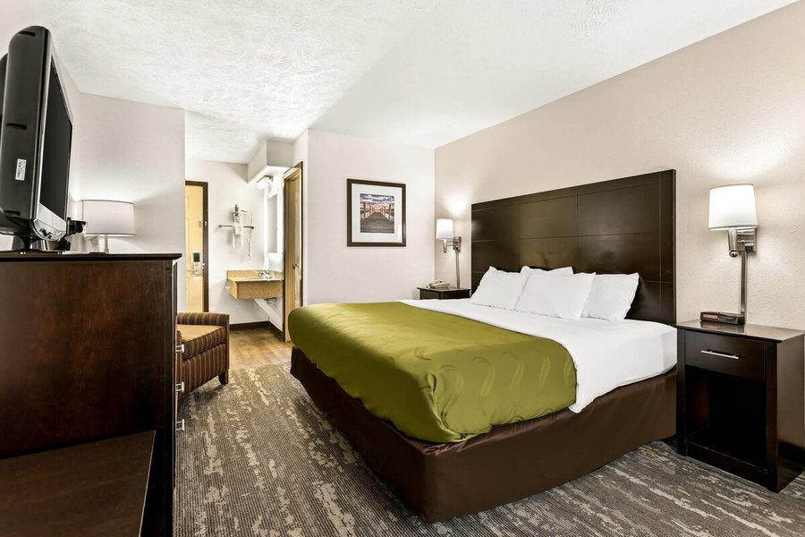 Quality Inn — Guest room