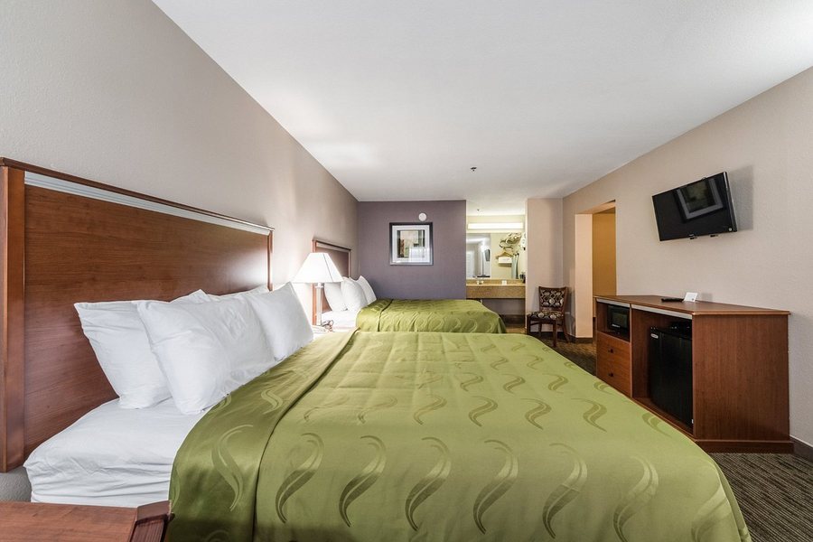 Quality Inn University near Downtown — Guest room