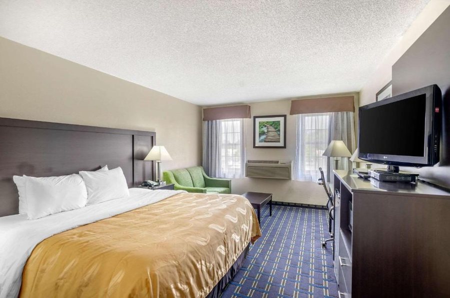 Quality Inn Waynesboro Skyline Drive — Guest room