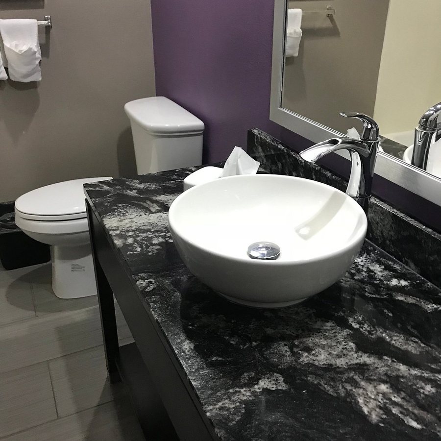 Quality Suites — Bathroom