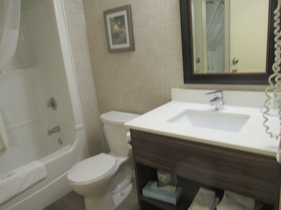 Quality Suites St Joseph — Bathroom