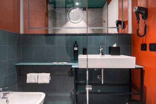 Quark Hotel Milano — Bathroom