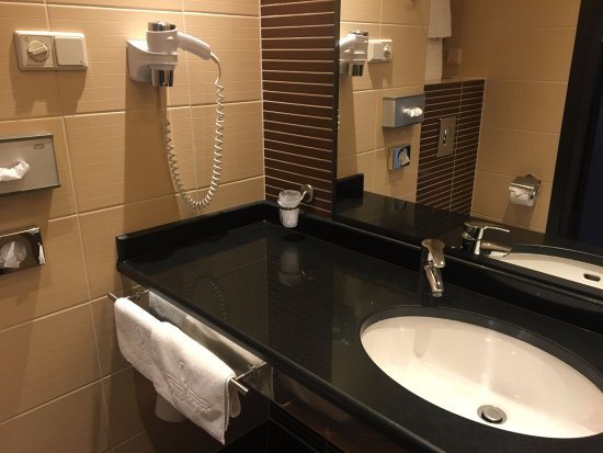 Qubus Hotel Krakow — Bathroom