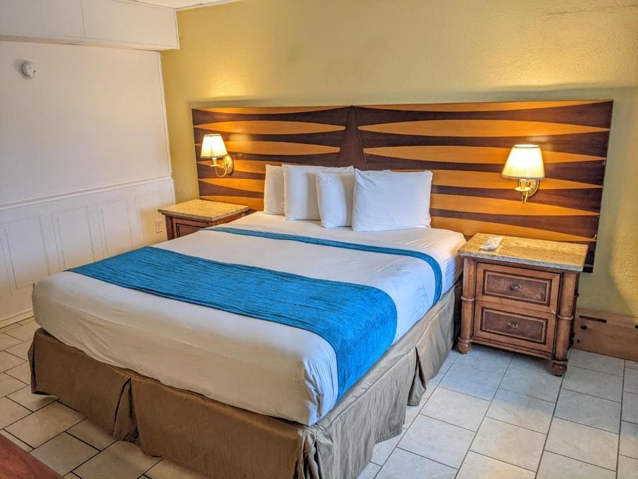 Quebec Motel By The Sea — Guest room