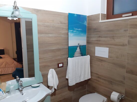 Queen Hotel Romantic House — Bathroom
