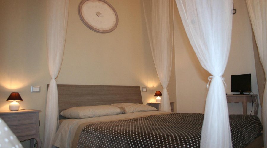 Queen Hotel Romantic House — Guest room