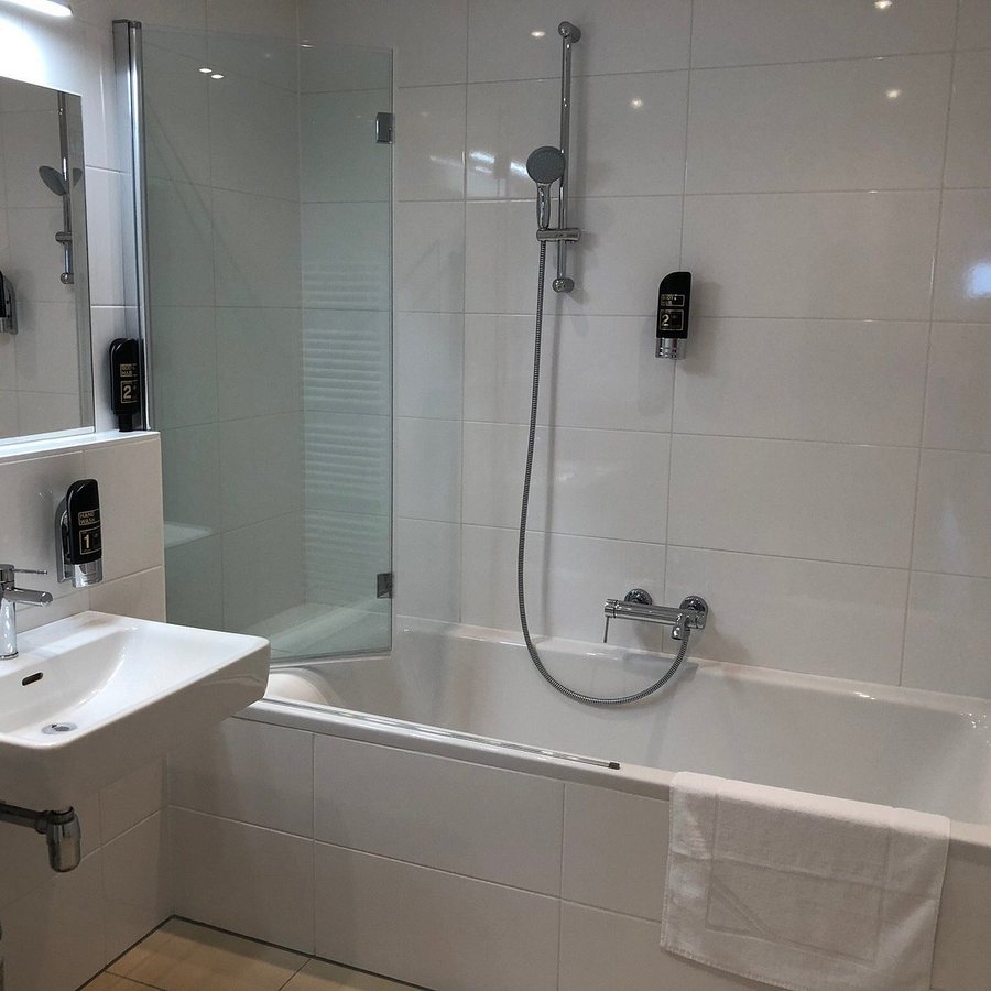 Queens Apartments — Bathroom