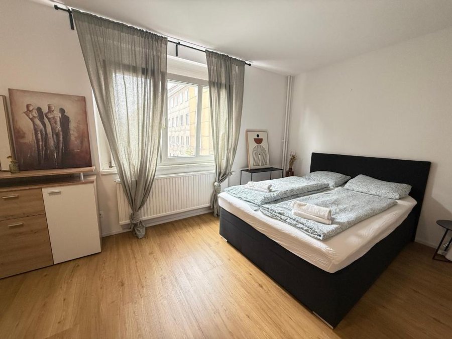 Queens Apartments — Guest room