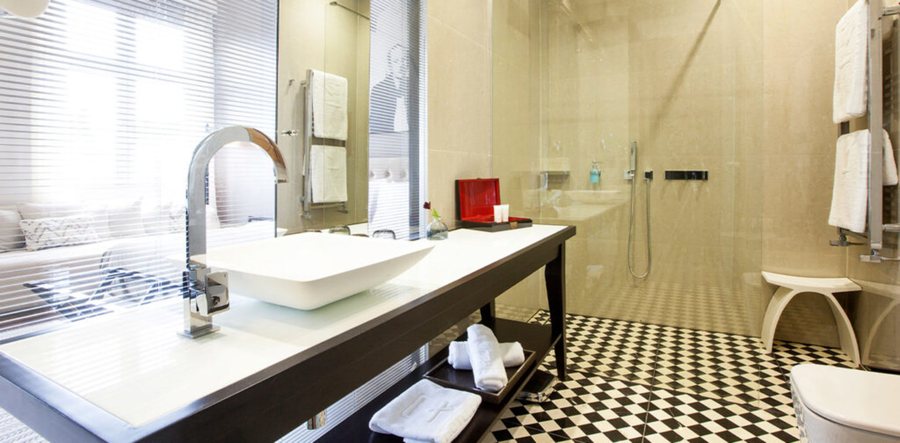 Quentin Berlin Hotel — Bathroom