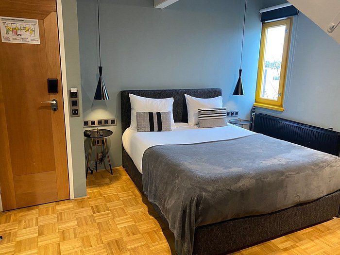 Quentin Zoo Hotel — Guest room