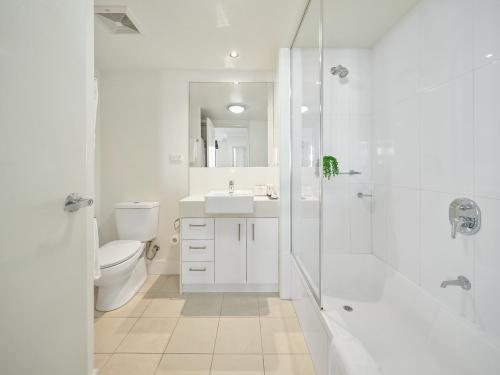 Quest Woolloongabba — Bathroom