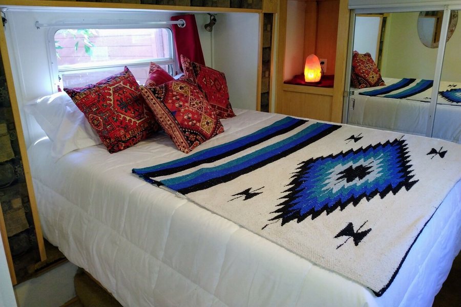 Quiet Mind Mountain Retreat Sequoias — Guest room