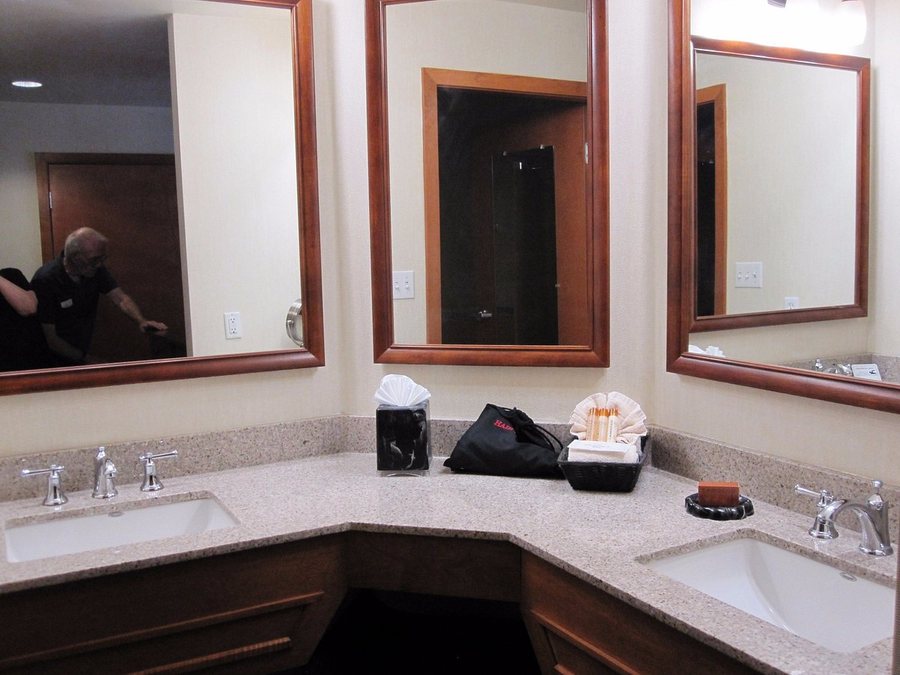 Quinault Beach Resort And Casino — Bathroom