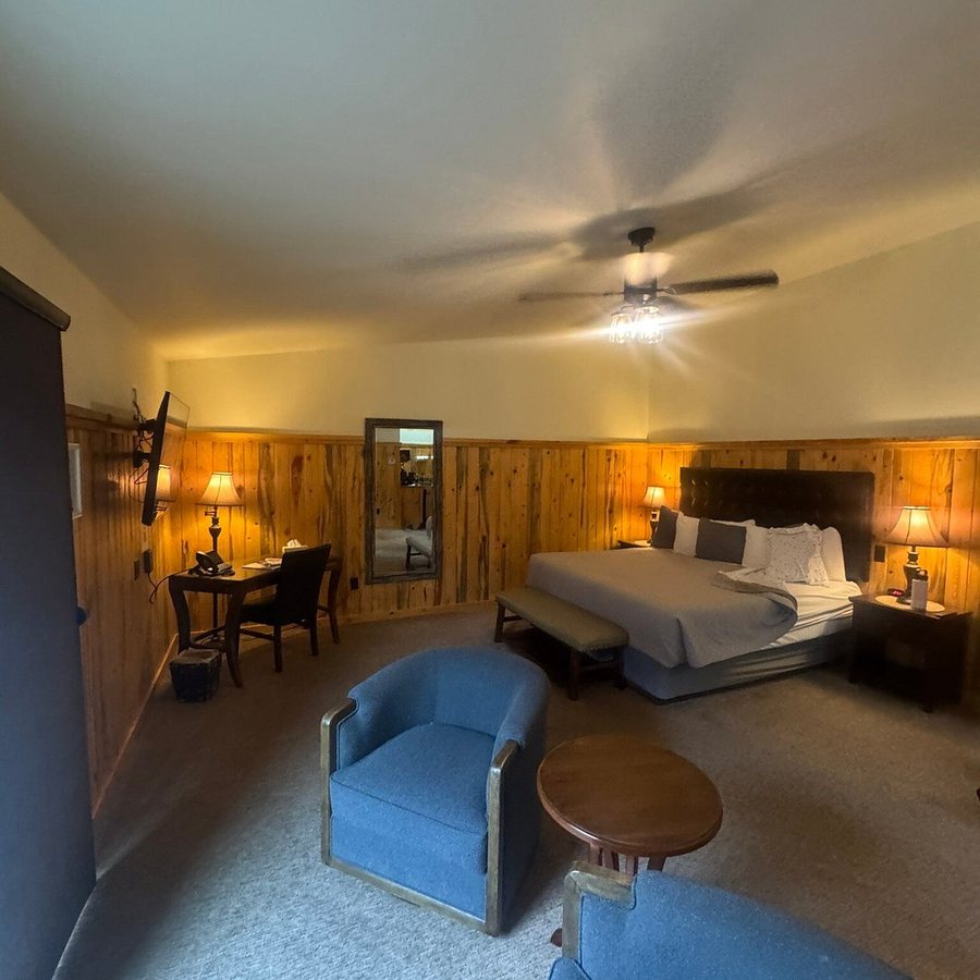 Quinn s Hot Springs Resort — Guest room