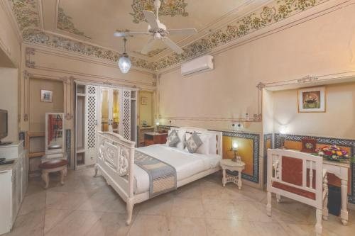R Chandra s Palace — Guest room