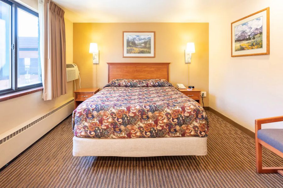 Rabbit Ears Motel — Guest room