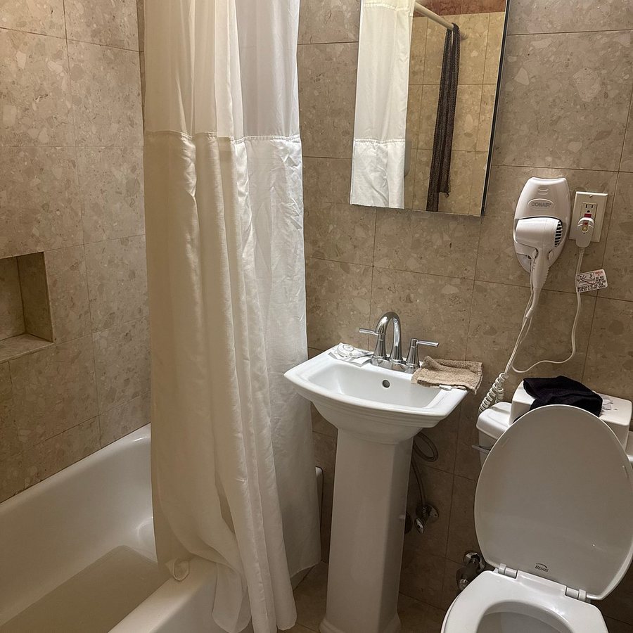 Radio City Apartments New York City New York — Bathroom