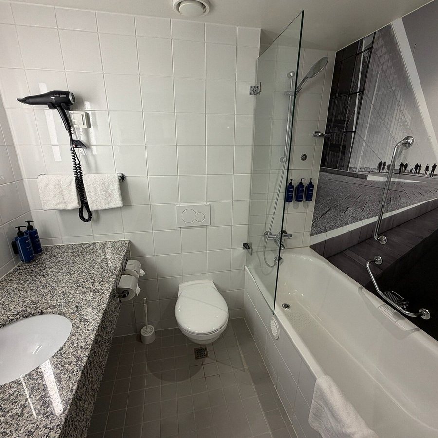 Radisson Blu Airport Hotel Oslo Gardermoen — Bathroom