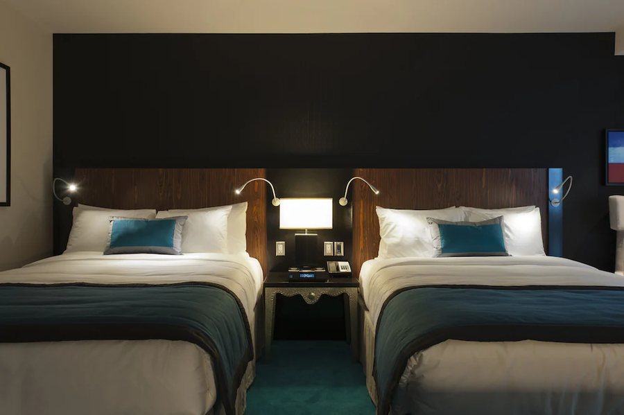 Radisson Blu Aqua Chicago Chicago Illinois — Guest room