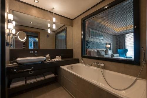 Radisson Blu Bosphorus Hotel Istanbul Istanbul — Bathroom