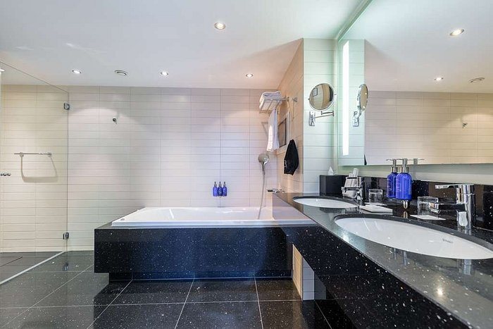 Radisson Blu Hotel Amsterdam City Center — Bathroom