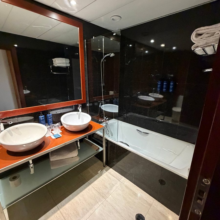 Radisson Blu Hotel Lisbon — Bathroom