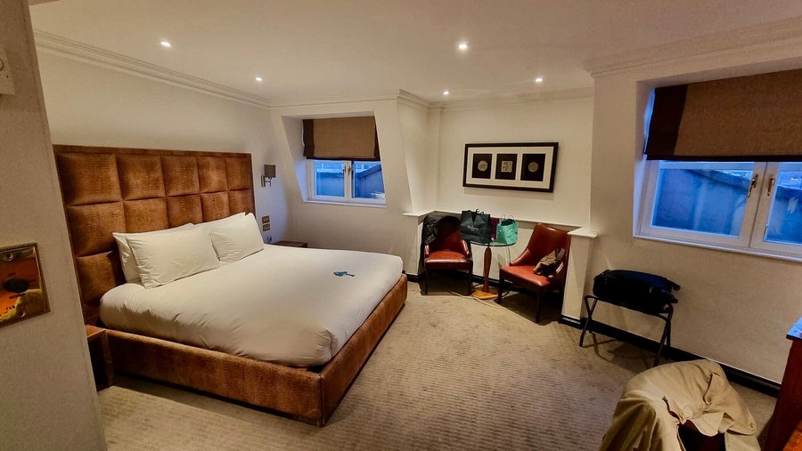 Radisson Blu Hotel London Leicester Square — Guest room