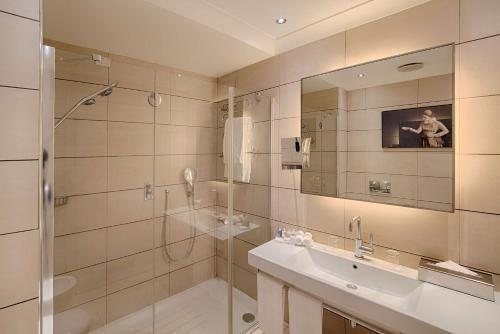 Radisson Blu Hotel Milan — Bathroom