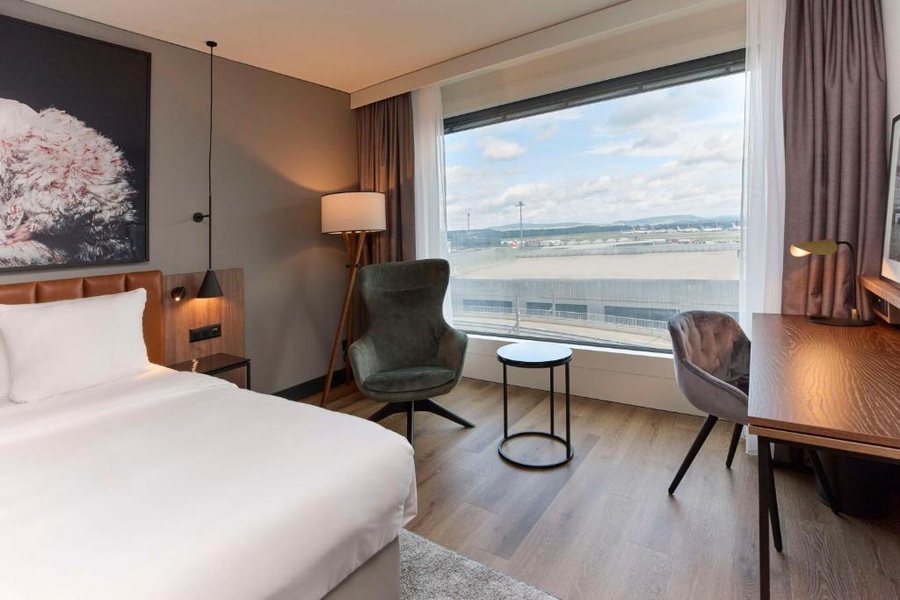 Radisson Blu Hotel Zurich Airport — Guest room