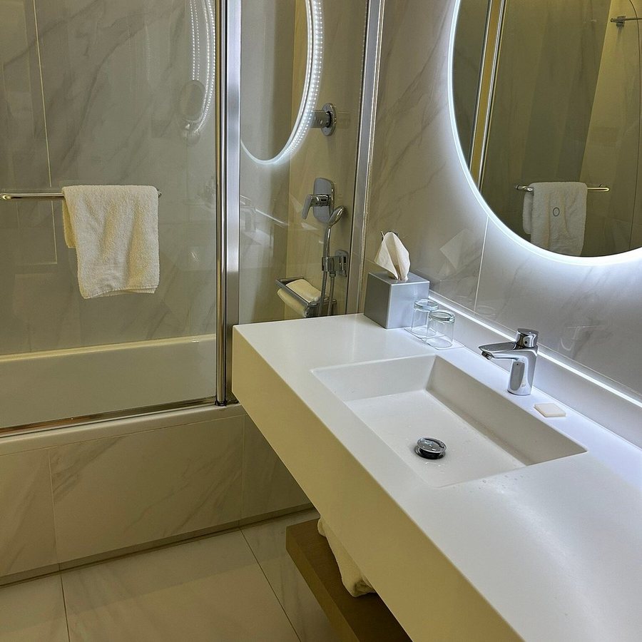 Radisson Blu Park Hotel Athens — Bathroom