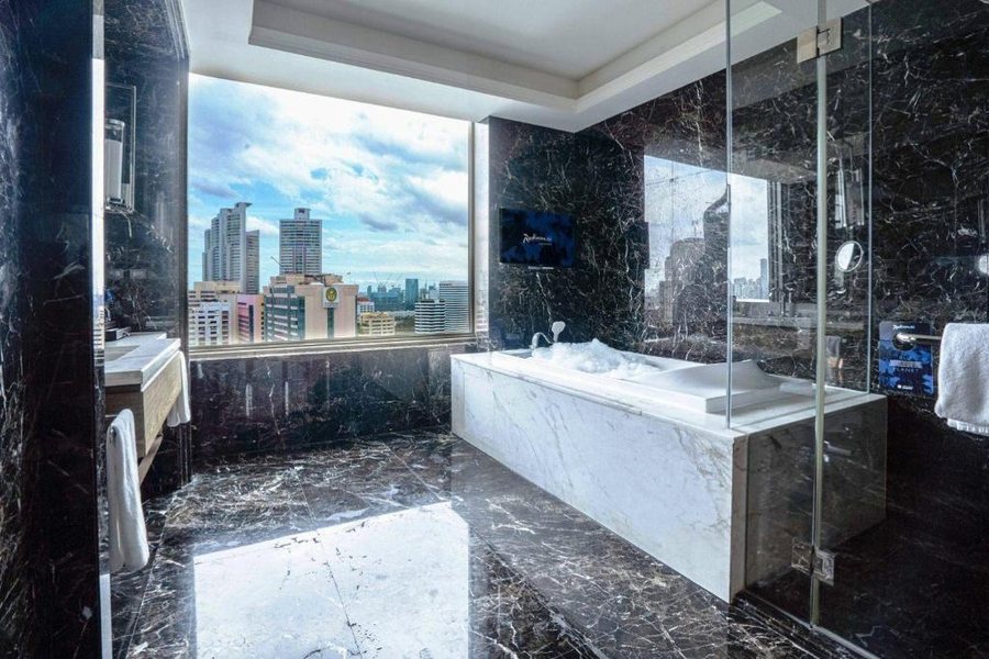Radisson Blu Plaza Hotel Bangkok — Bathroom