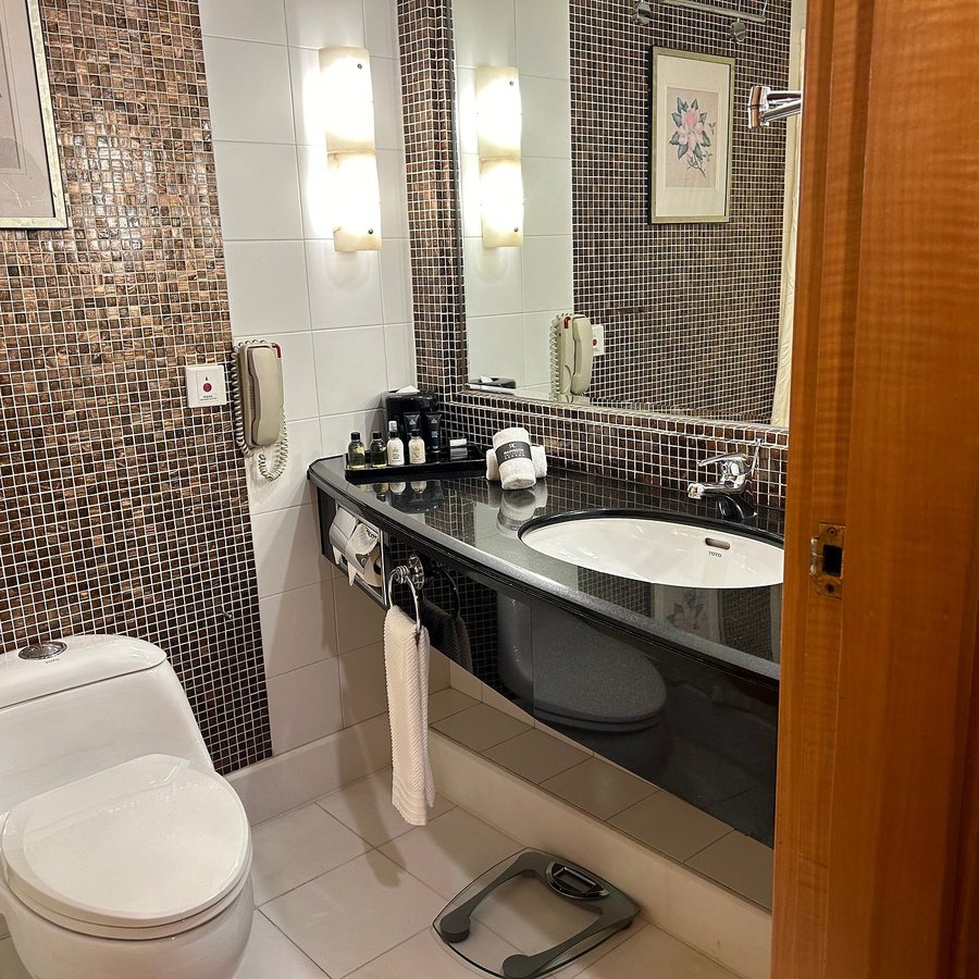 Radisson Collection Hotel Yangtze Shanghai — Bathroom