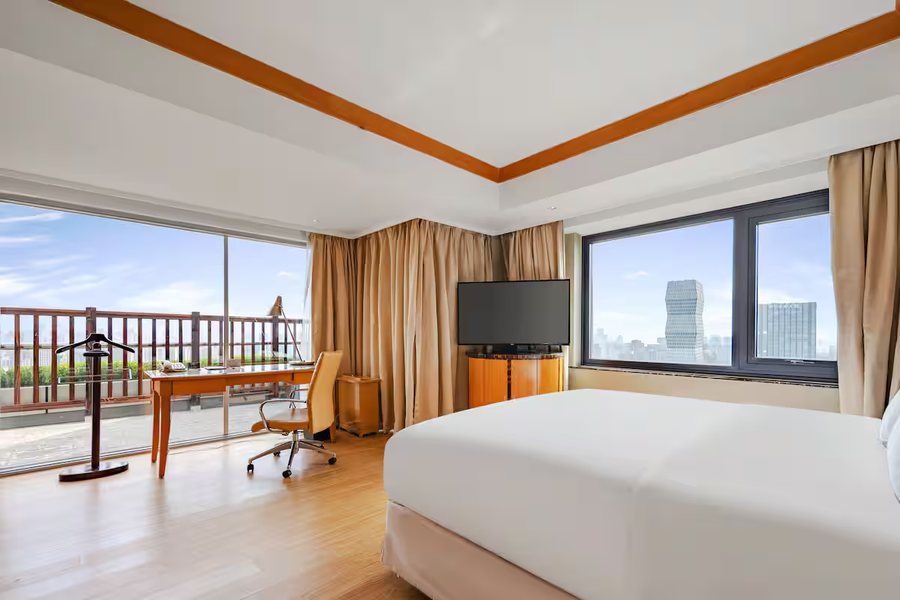 Radisson Collection Hotel Yangtze Shanghai — Guest room