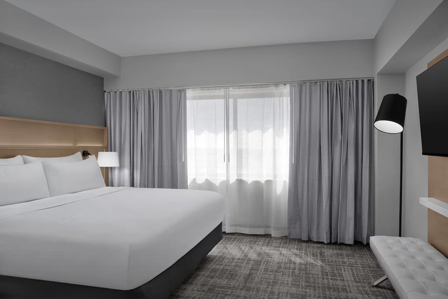 Radisson Hotel Cedar Rapids — Guest room